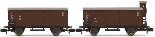 Arnold 6165 - Set x 2 closed wagons G10  one with and one without brakeman’s cab OBB