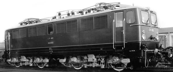 Arnold HN2304 - German Electric Locomotive Class E11 002 of the DR