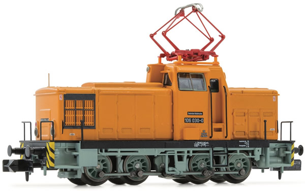 Arnold HN2356 - German Diesel Shunting Locomotive Class 106 with pantograph of the DR
