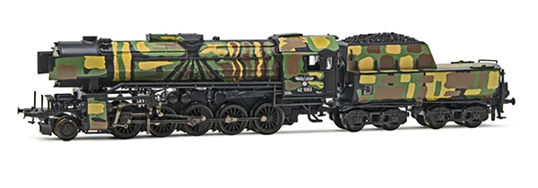 Arnold HN2485s - Heavy steam locomotive BR 42 in camouflage livery (DCC Sound)