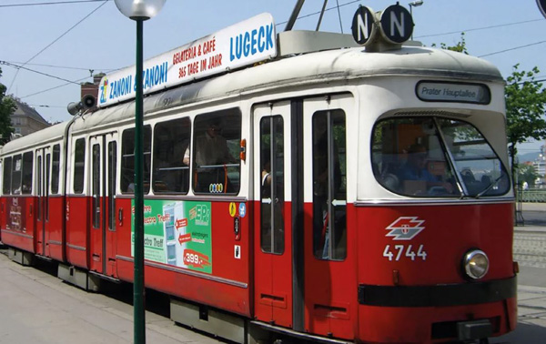 Arnold HN2602 - Tram Duewag GT6, one front light, red/white livery