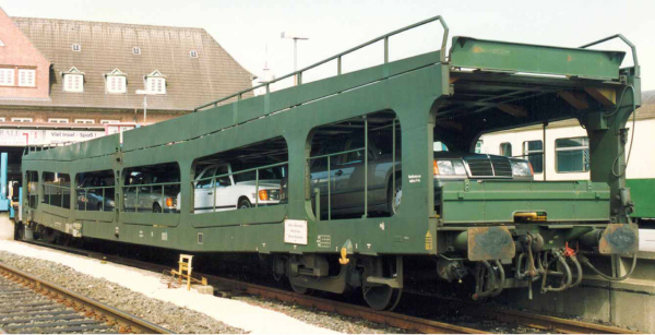 Arnold HN4353 - 2-unit pack, DDm car transporter, green livery