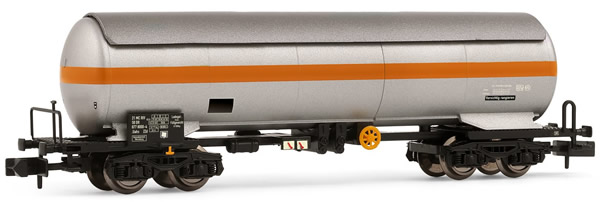 Arnold HN6368 - 4-axle gas tank wagon, silver livery, for the carriage of butane