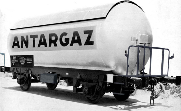 Arnold HN6478 - 2-unit pack 2-axle gas tank wagons ANTARGAZ, silver