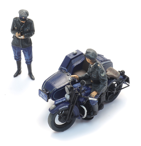 Artitec 10.422 - Dutch police motorcycle with sidecar + 2 figures