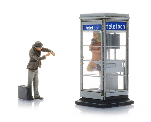 Artitec 387.624 - Dutch phone booth 1960s-70s + two figures