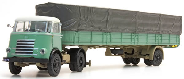 Artitec 487.020.01 - DAF single axle trailer, canvas cover, cab 55, green