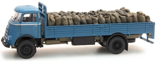 Artitec 487.801.40 - load with coal bags DAF open truck