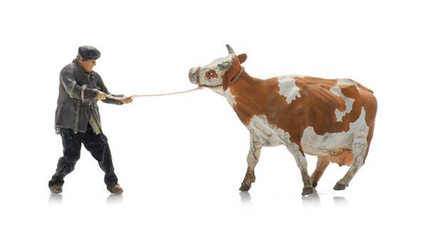 Artitec 5160023 - Farmer with obstinate cow (1x)