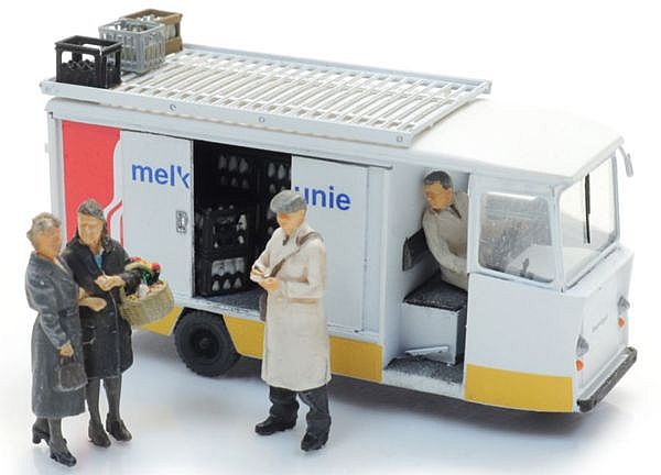Artitec 5870049 - Milkmen with customers 40s-60s (4x)