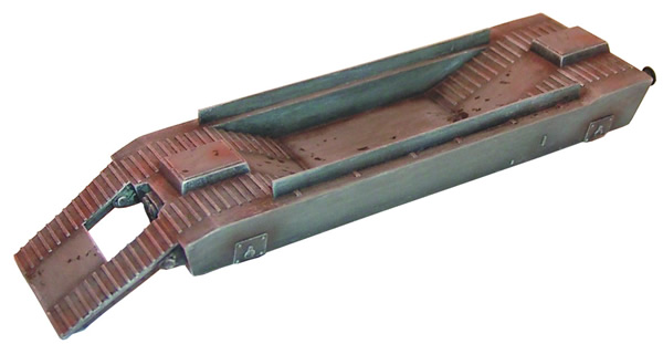Artmaster 80021 - Railroad car with ramp for transporting tanks