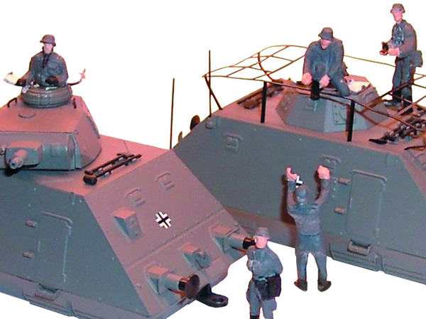 Artmaster 80247 - Figures for an armoured speeder along with accessories