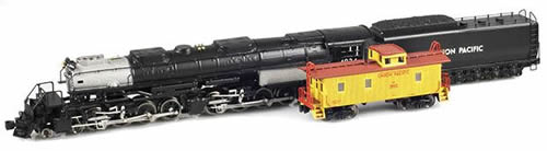 AZL 17071-17 - Union Pacific Big Boy set with class CA-1 wood side yellow caboose