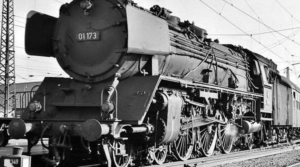 Brawa 40904 - German Steam Locomotive BR 01 of the DB (DC Analog Basic Plus)
