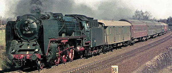 Brawa 40912 - German Steam Locomotive BR 01 of the DR (DC Analog Basic Plus)