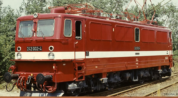 Brawa 43126 - German Elewctric Locomotive 242 of the DR (DC Analog Basic Plus)