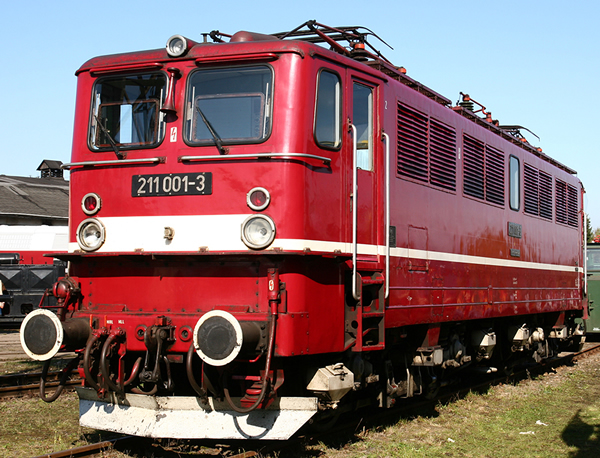 Brawa 43134 - German Electric Locomotive 211 of the DR