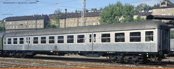 Brawa 46526 - German Passenger Car BN 719 of the DB