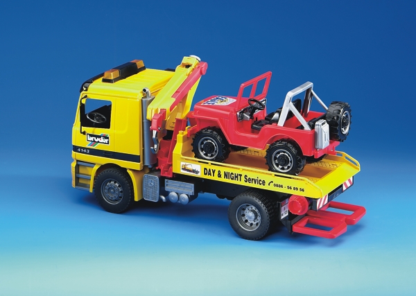 Bruder 02662 - MB Actros Tow Truck with cross country vehicle