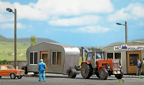 Busch 1407 - Transport Trailer with Telescoping Building