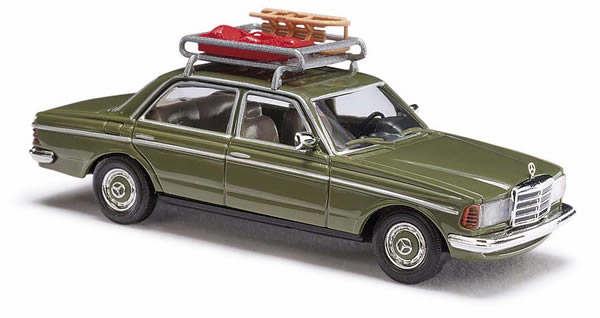 Busch 46865 - MB W123 Limo + roof rack / sled + Bob