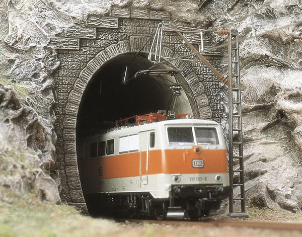 Busch 7024 - 2 Tunnel portals