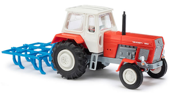 Busch 8712 - Tractor with heavy cultivator