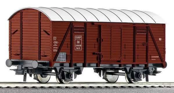Consignment 46042 - Roco Box Car with Barrel Roof