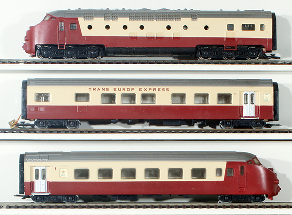 Consignment MA3071 - Marklin Swiss Diesel Express TEE Railcar 3-Piece Set