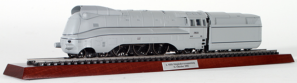 Consignment MA33913 - Marklin Steam Locomotive BR 3 and Tender