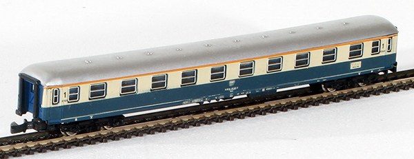 Consignment MA8720 - Marklin German 1st Class (Turquoise/Beige) Passenger Car of the DB