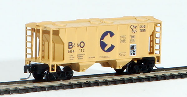 Consignment MT53100051 - Micro-Trains American PS-2 70 Ton Two-Bay Covered Hopper of the Baltimore and Ohio Railroad Chessie System 
