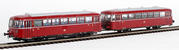 Consignment RO43018 - Roco German Diesel Railbus VT98 with Sidecar VS88 of the DB