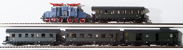 Consignment RO43031 - Roco German 5-Piece Electric Passenger Train Set with Book
