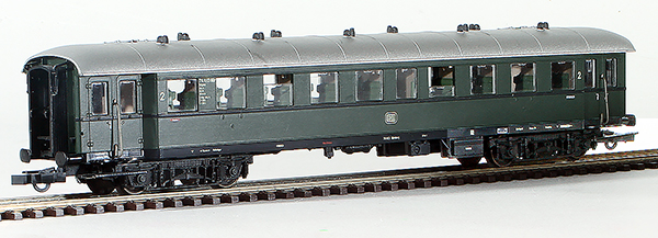 Consignment RO44546 - Roco German Suburban 2nd Class Coach of the DB
