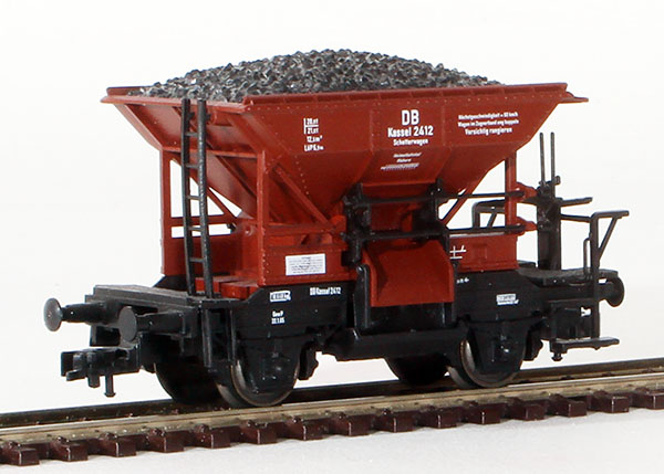 Consignment RO46128 - Roco German Hopper Wagon with Load of the DB