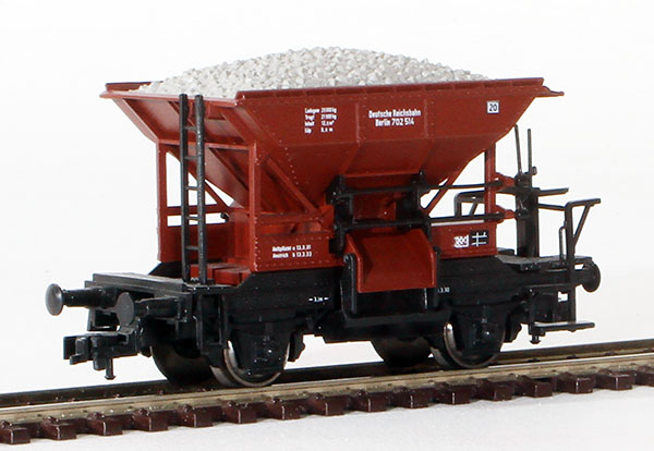 Consignment RO46130 - Roco German Hopper Wagon with Load of the DB