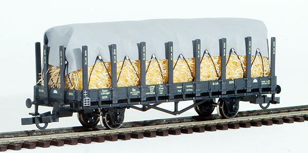 Consignment RO47723 - Roco Stake Car w/ Straw Load