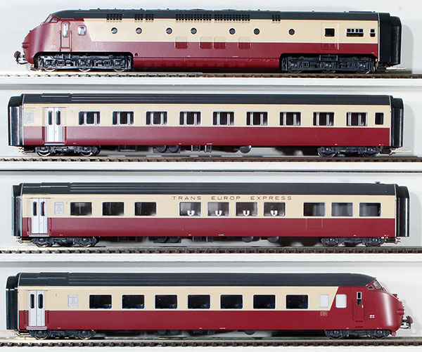 Consignment RO63121 - Roco German TEE Diesel Railcar Starter Set of the DB 