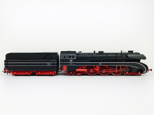 Consignment T22705 - Trix 22705 Damflok BR 10 Steam Locomotive