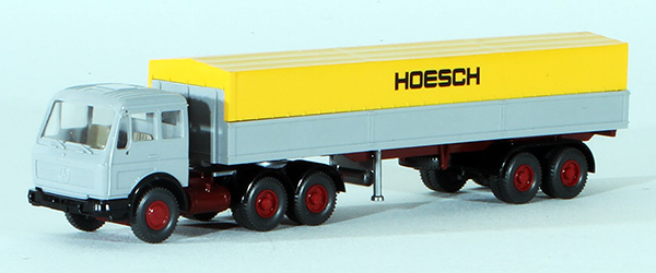 Consignment WI515-H - Wiking Hoesch Mercedes-Benz 2632 with Long Platform Trailer