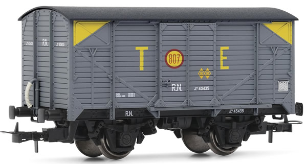 Electrotren E19025 - Wagon type J in grey livery TE with yellow corner markings