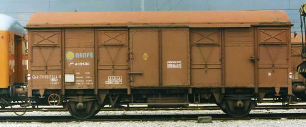 Electrotren HE6020 - 2-axle wagon J2, open shutters, with red rear light