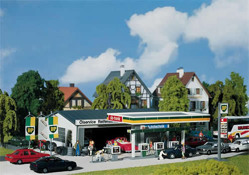 Faller 130345 - Petrol station with service bay
