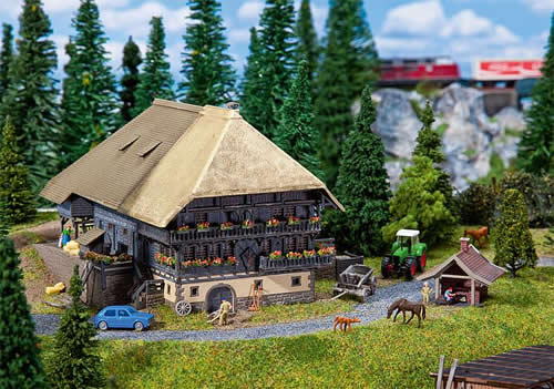 Faller 232252 - Black Forest Farm with baking cottage