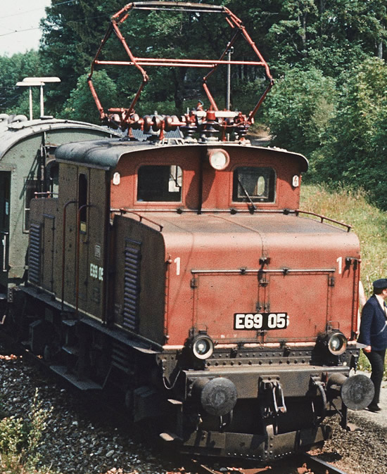 Fleischmann 390071 - German Electric Locomotive E69 05 of the DB (Sound)