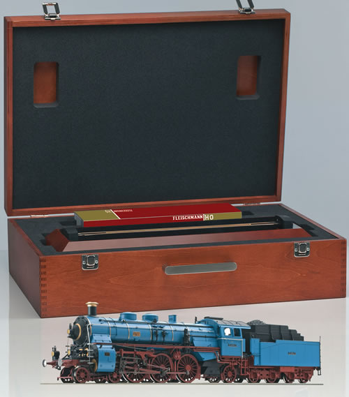 Fleischmann 481372 - SmartRail Set with Bavarian S3/6 (BR18.5)
