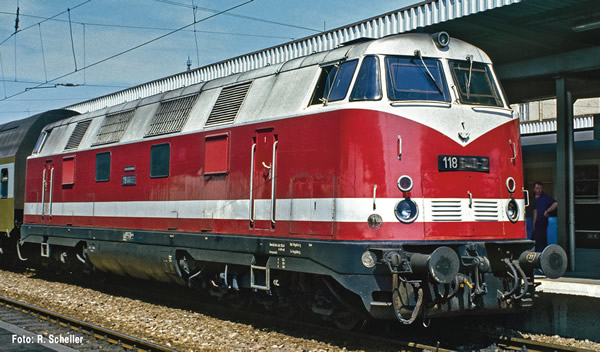 Fleischmann 721301 - German Diesel Locomotive Class 118 of the DR