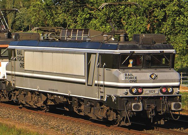 Fleischmann 732102 - Dutch Electric locomotive 1829 of Rail Force One