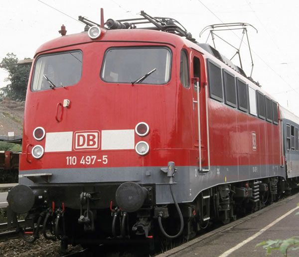 Fleischmann 733808 - German Electric Locomotive BR 110.3 of the DB